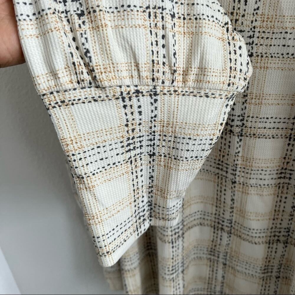 NWT Zac & Rachel Woman Plaid Print V-Neck Ruffle Sleeve Detail 3X - Picture 4 of 9